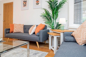 4-bed Retreat, Spacious Oasis With Modern Comfort